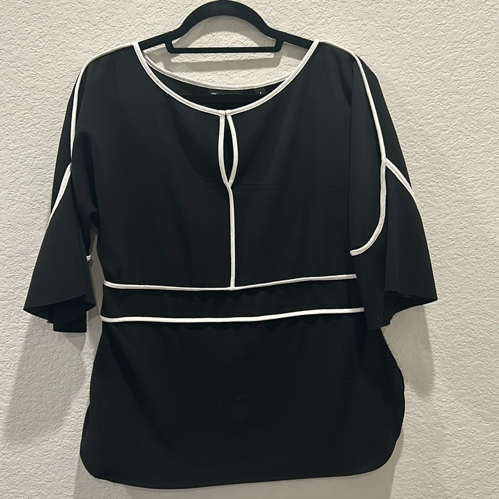 7th Avenue design studio New York and Company black-and-white top size small.